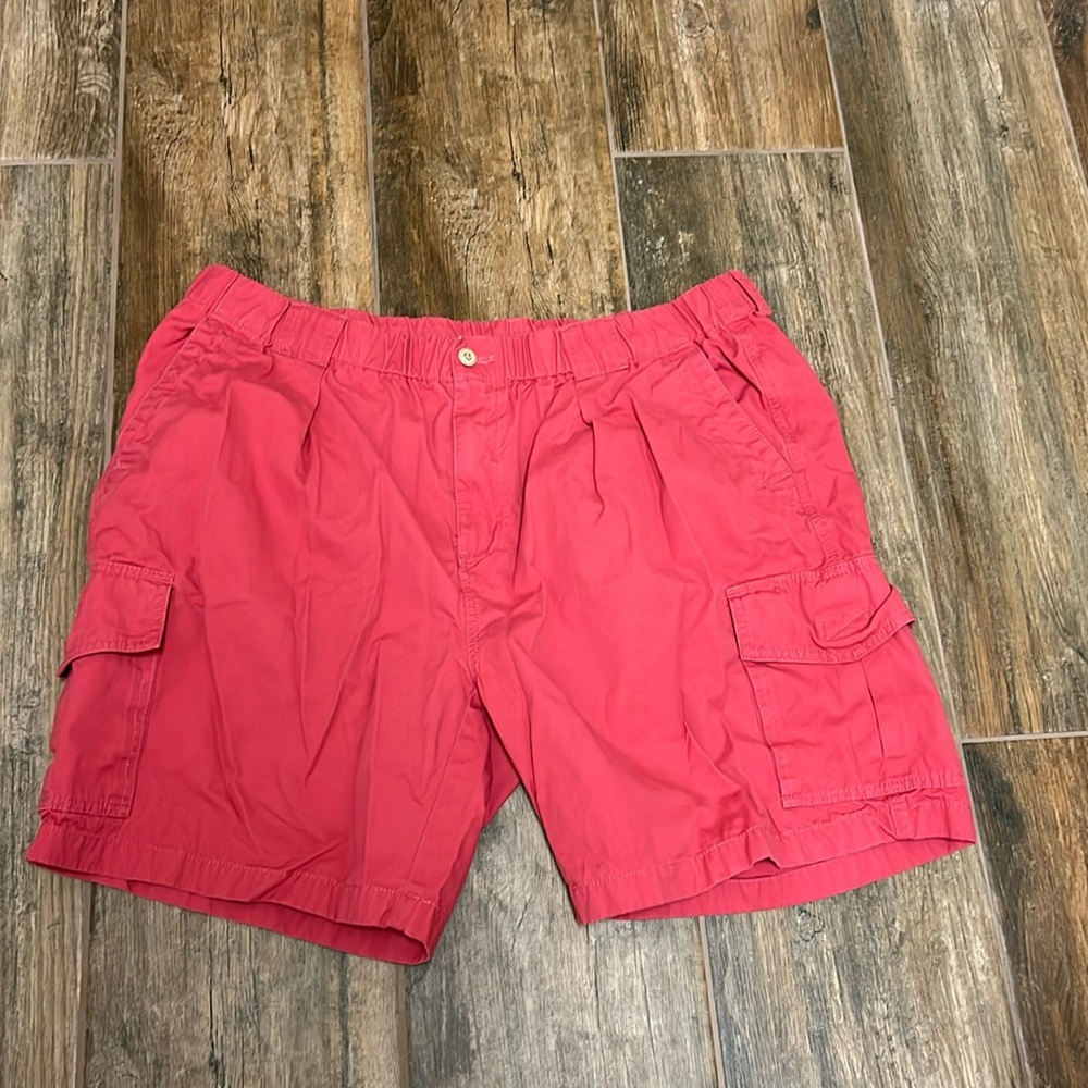 Tommy Bahama Dark Pink/red short size 38